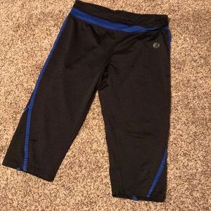 Athletic capri pants